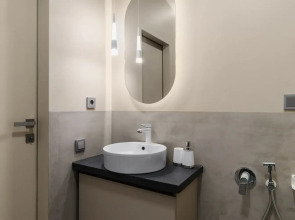 Квартира с Дизайнерским Ремонтом у Театра Кукол Экият