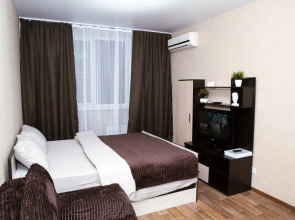 Prostornaya I Uyutnaya Odnokomnatnaya S Krovatyyu I Divanom V Zhk Novy Svet Flat