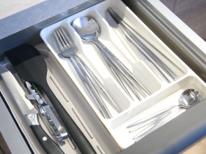 Апартаменты Уорхол - апельсин и капучино в интерьере с собственным двориком для BBQ в 10 минутах от центра