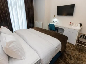 Отель Garnet Mir