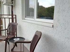 Апартаменты Двухкомнатные на втором этаже с балконом