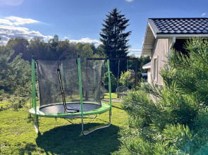 Частный дом у реки