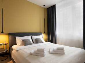 Апартаменты улучшенные в новом доме с качелей