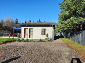 Частный дом у леса