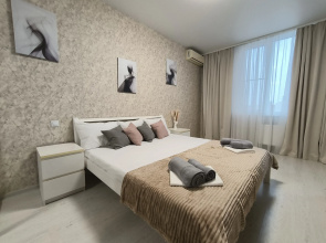 U Plyazha Park Pobedy S Vidom Na More Flat