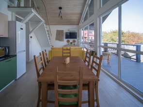 Частный Дом с Бассейном Мансардой и Видом на Горы