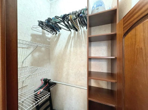 Квартира Трехкомнатная с Балконом и Кондиционером в Центре на Весенней