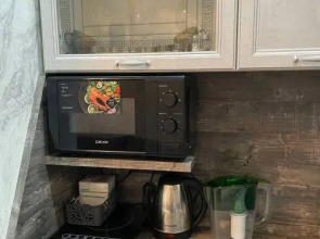 Атмосферная студия с большими окнами с комфортом разместит от двух человек, до 4-х человек от Уют и Комфорт НН