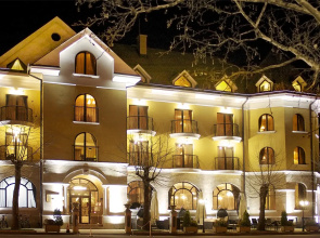 Chinar Hotel