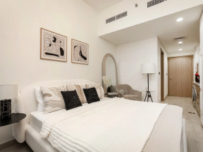 Апартаменты Modern studio in Azizi Riviera