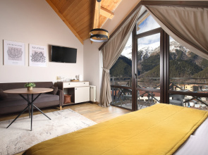 Grand Shale Hotel