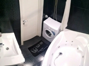 Апартаменты элитные на переулке Трудолюбия с джакузи