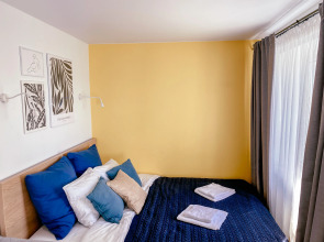 Arctic House Yellow в центре города