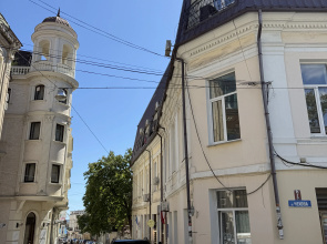 Представительская видовая двухкомнатная квартира с балконами на Набережной Ялты