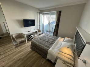 Апартаменты с видом на первой линии моря в 5* Апарт-отеле (Новый Батуми, центр набережной) (13)