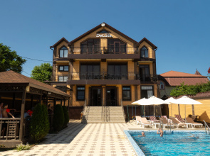 DeLyuks Hotel