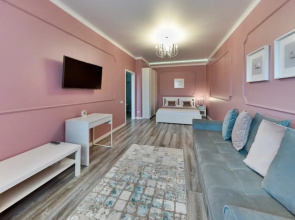 V Tsentre Astanyi s Vidom iz Okna Apartments
