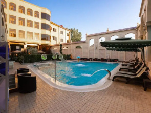 Отель Dilimah Premium Luxury