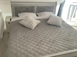 Квартира Однокомнатная мансарда у моря