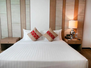 Отель The Berkeley Hotel Pratunam