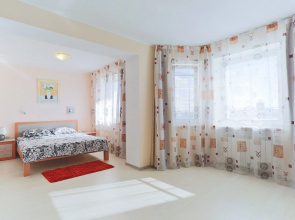 Апартаменты 4-комнатные HomeApart Сторожовская, 8
