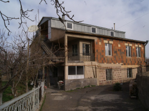 Azhdahak Guest House