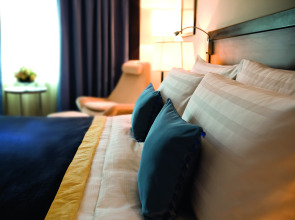 Отель Avani Deira Dubai