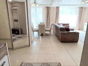 Апартаменты в центре с тремя спальнями на Червякова 55 рядом с парком Победы