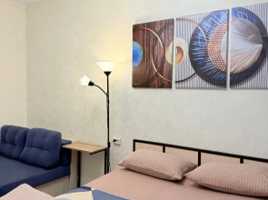 Uyutnaya Kvartira V Novom Dome Flat