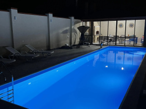 Trekhkomnatnye s Bassejnom Spa House Apartments 1