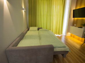 Апартаменты Аврора с видом на лес и озеро