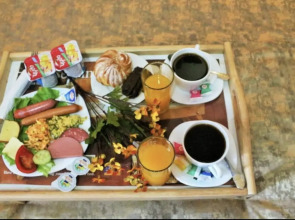 Отель Qeroli old town