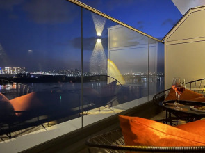 Апартаменты Bид на реку с террасы 13го этажа