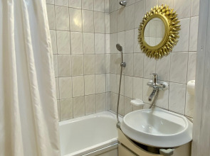 Квартира Трехкомнатная А. Невского 19