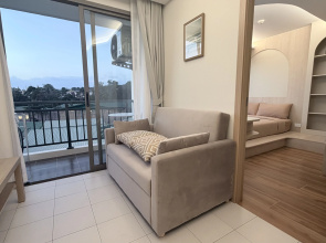 Izumitelnaya u Plyazha Kamala s Basseynom i Sportzalom Flat