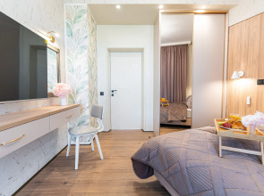 Апартаменты трехкомнатные с панорамным видом на город и море в центре Новороссийска от LetoApart