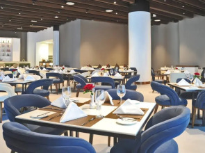 Курортный отель Royal M Al Aqah Beach Resort by Gewan