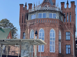 Zamok Na Ozere Uvildyi Guest House