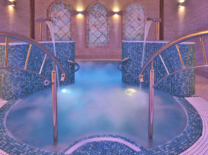 Resort Retro Riverside Wellness