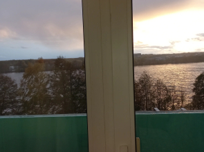 uyutnaya. s krasivym vidom na prud Flat