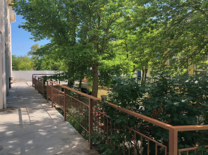 Отель Пчела