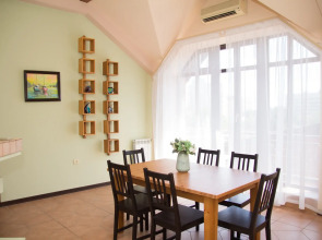 Апартаменты Лоял на улице 9-я Линия 14