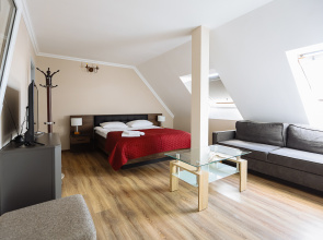 Maksim Guest House