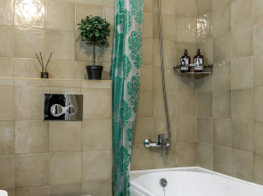 Апартаменты с балконом и красивым видом у метро