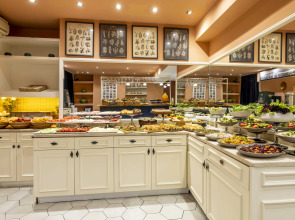 Отель Raymond Old City