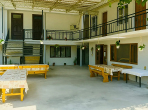 U Khanumy Guest House