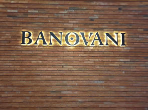 Отель Banovani