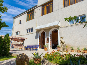 Alpina Yerevan Hotel
