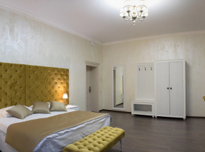 Delyuks  Hotel