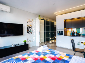 Апартаменты Lalapart Tropikana с ярким ремонтом на 30 этаже небоскреба Савеловский Сити